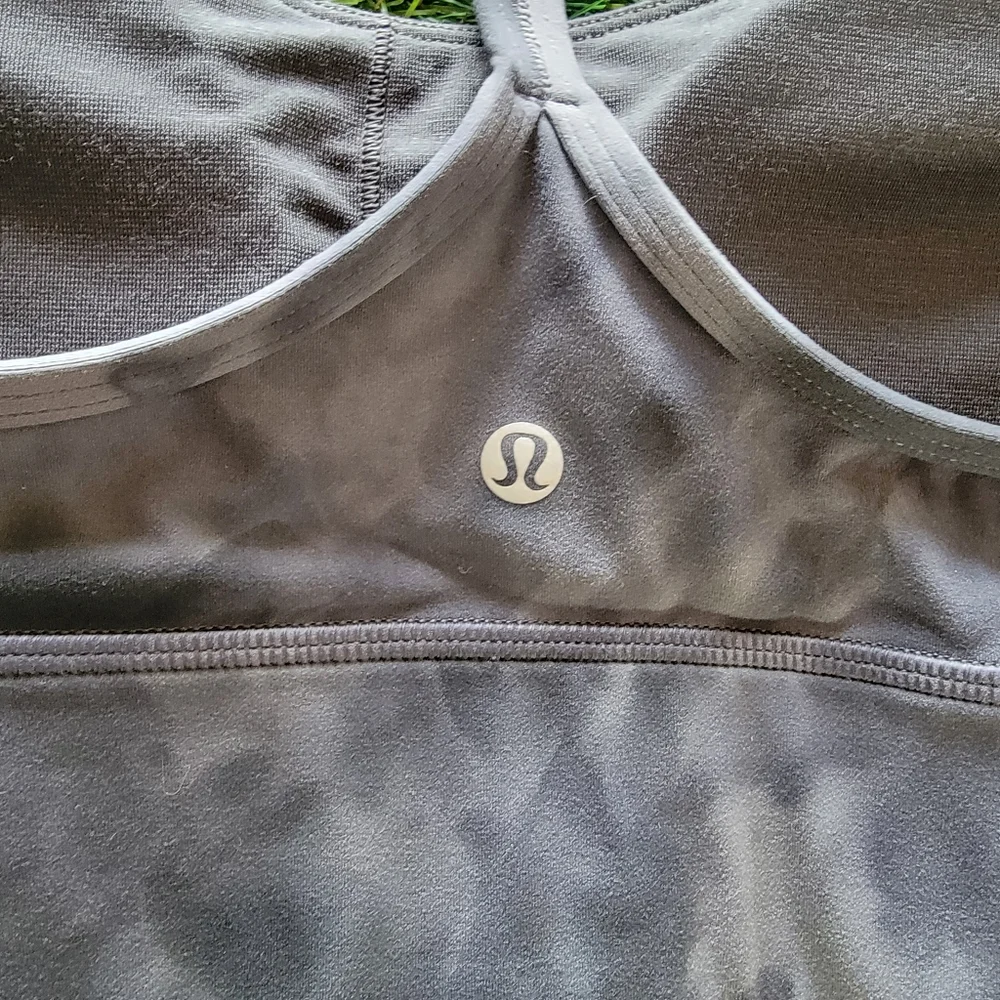 Lululemon 🍋Gray Flow Y Sports Bra 10 - Picture 2 of 4